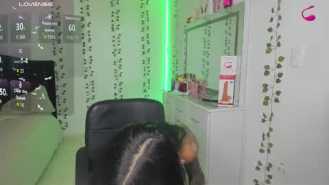 Niki online show from 10/19/25, 12:55