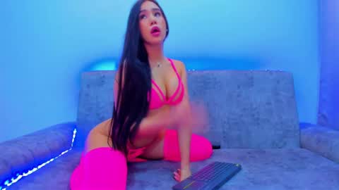 Snapshot of nikii_white chatting on 04/15/26, 05:14 nikii_white online show from 04/15/26, 05:14