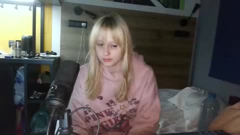 nikirinksss online show from 04/19/26, 08:44