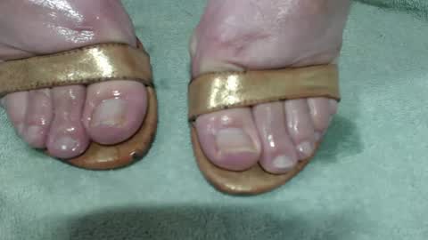 Snapshot of nikisissyfeet chatting on 02/03/25, 10:43 nikisissyfeet online show from 02/03/25, 10:43