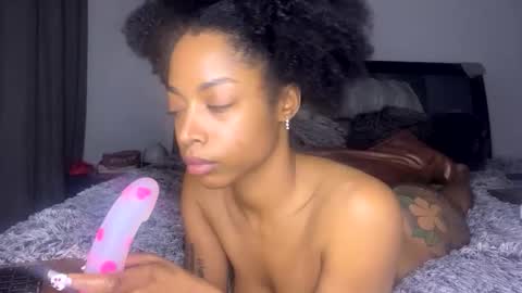 Snapshot of nikitalove104 chatting on 12/15/25, 11:31 nikitalove104 online show from 12/15/25, 11:31