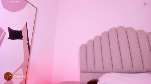 Snapshot of nikki_angel_ chatting on 02/14/26, 06:59 NIkki Angel online show from 02/14/26, 06:59