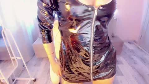 Snapshot of nikki_blondiee chatting on 01/09/25, 08:55 nikki_blondiee online show from 01/09/25, 08:55