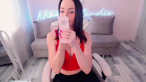 Snapshot of nikki_blondiee chatting on 01/24/25, 04:37 nikki_blondiee online show from 01/24/25, 04:37