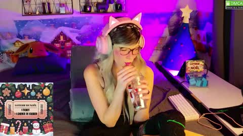 Snapshot of nikki_goldberg chatting on 12/17/25, 09:21 Kitty Chatte online show from 12/17/25, 09:21