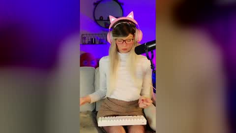 Kitty Chatte online show from 03/25/26, 07:03