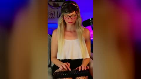 Kitty Chatte online show from 05/30/26, 09:06