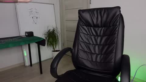 Snapshot of nikki_hard chatting on 12/18/24, 12:18 nikki online show from 12/18/24, 12:18