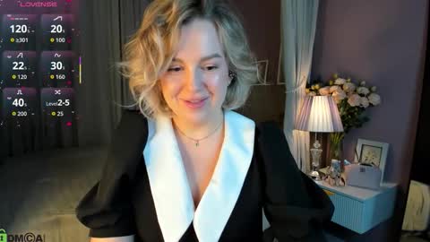 Nikki online show from 10/24/25, 12:41