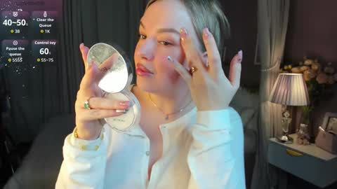 Nikki online show from 11/17/25, 12:27