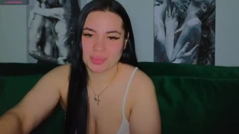 Snapshot of nikki_kardashian chatting on 01/11/25, 12:44 Nikki Kardashian online show from 01/11/25, 12:44