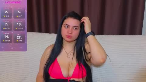 Snapshot of nikki_kardashian chatting on 02/21/25, 11:21 Nikki Kardashian online show from 02/21/25, 11:21