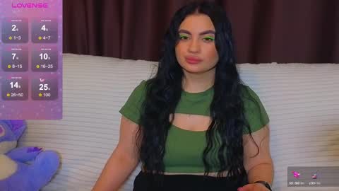 Snapshot of nikki_kardashian chatting on 03/01/25, 10:21 Nikki Kardashian online show from 03/01/25, 10:21