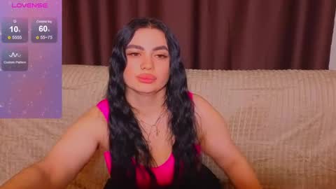 Snapshot of nikki_kardashian chatting on 03/05/25, 10:43 Nikki Kardashian online show from 03/05/25, 10:43