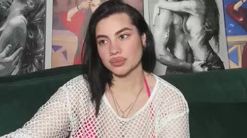 Snapshot of nikki_kardashian chatting on 10/13/25, 10:32 Nikki Kardashian online show from 10/13/25, 10:32