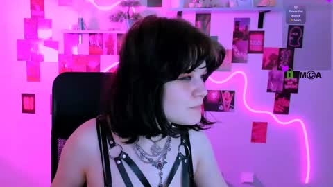 nikki_kiss_ online show from 04/25/26, 01:41