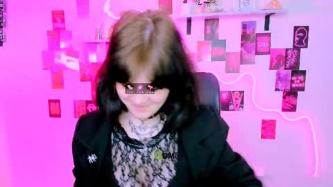nikki_kiss_ online show from 05/01/26, 08:52