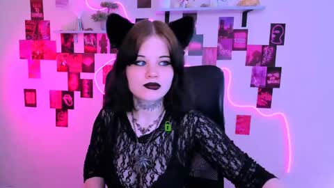 nikki_kiss_ online show from 05/25/26, 09:15