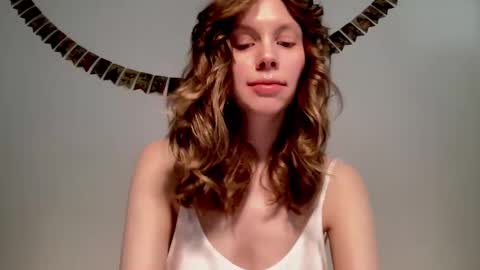 Nikki online show from 02/06/25, 10:04