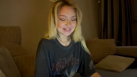 Snapshot of nikki_whatever chatting on 12/27/24, 08:50 nicolette online show from 12/27/24, 08:50