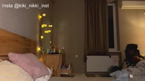 Snapshot of nikki_whatever chatting on 11/27/25, 05:04 nicolette online show from 11/27/25, 05:04