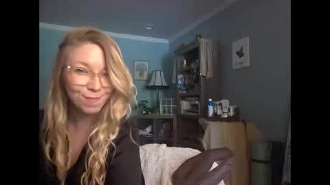 nikkib653466 online show from 05/27/26, 06:27