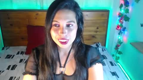 Snapshot of nikkiemilky chatting on 09/24/25, 01:53 NikkieMilky online show from 09/24/25, 01:53