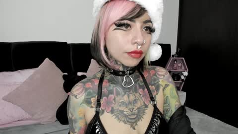 Nikki Ramone   online show from 12/17/24, 09:50