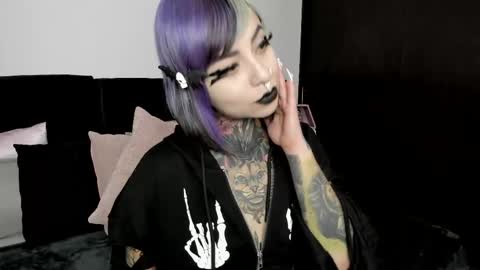 Nikki Ramone   online show from 03/05/25, 02:36