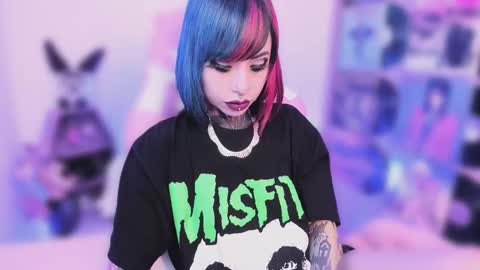 Nikki Ramone   online show from 11/06/25, 03:29