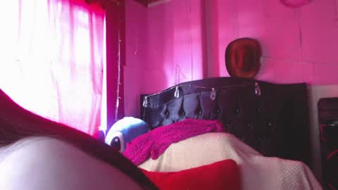 Snapshot of nikkirous_ chatting on 05/25/26, 01:17 Nikkirous online show from 05/25/26, 01:17