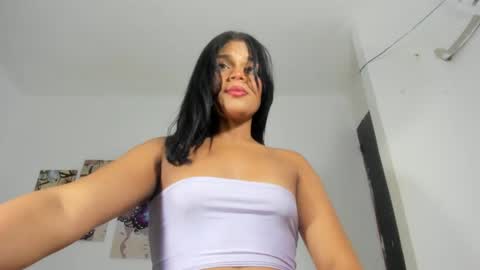 Snapshot of nikkitatsx chatting on 12/27/24, 08:35 Debora21Cm online show from 12/27/24, 08:35