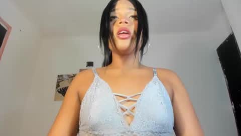 Snapshot of nikkitatsx chatting on 03/05/25, 04:46 Debora21Cm online show from 03/05/25, 04:46