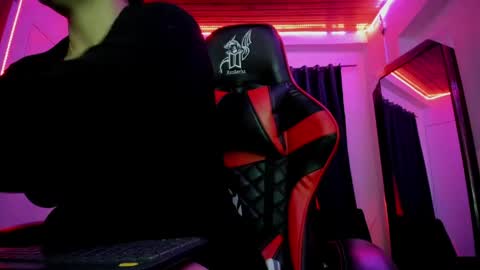 Snapshot of nikky_evans_ chatting on 05/01/26, 10:42 online show from 05/01/26, 10:42