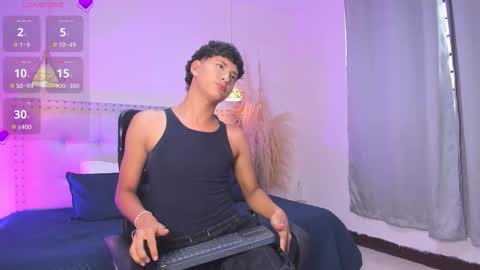 Snapshot of niko_cute18 chatting on 12/15/25, 09:19 NIKO online show from 12/15/25, 09:19