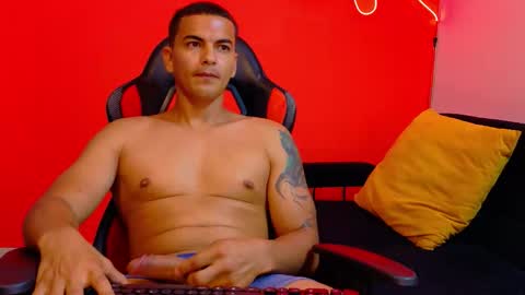 Snapshot of niko_hale chatting on 11/20/25, 07:46 Niko online show from 11/20/25, 07:46