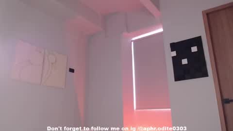 Snapshot of nikol_je chatting on 12/22/24, 02:06 Nicole cam online show from 12/22/24, 02:06