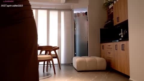 Snapshot of nikol_je chatting on 09/29/25, 09:08 Nicole cam online show from 09/29/25, 09:08