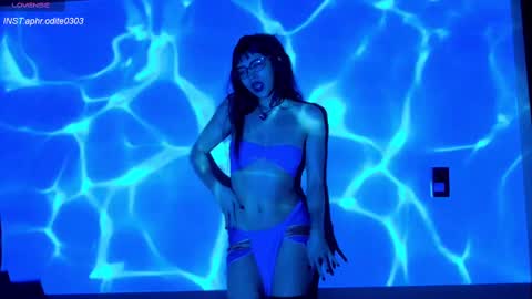 Snapshot of nikol_je chatting on 10/03/25, 10:18 Nicole cam online show from 10/03/25, 10:18