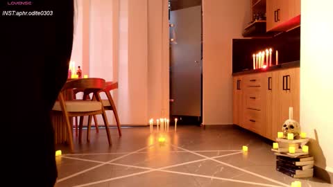 Snapshot of nikol_je chatting on 10/30/25, 09:37 Nicole cam online show from 10/30/25, 09:37