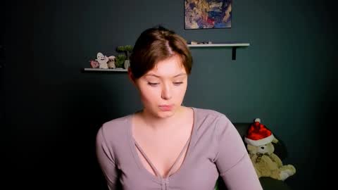 Snapshot of nikol_kitt chatting on 01/20/25, 07:57 Little Niko Help me reach my goals online show from 01/20/25, 07:57