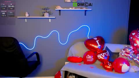 Snapshot of nikol_kitt chatting on 02/14/25, 08:48 Little Niko Help me reach my goals online show from 02/14/25, 08:48