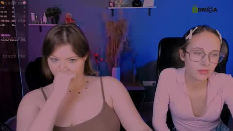 Snapshot of nikol_kitt chatting on 10/19/25, 07:14 Little Niko Help me reach my goals online show from 10/19/25, 07:14