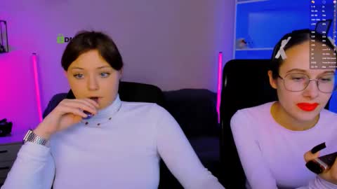 Snapshot of nikol_kitt chatting on 11/12/25, 08:08 Little Niko Help me reach my goals online show from 11/12/25, 08:08