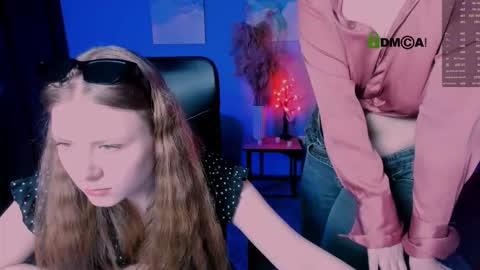 Snapshot of nikol_kitt chatting on 11/14/25, 08:29 Little Niko Help me reach my goals online show from 11/14/25, 08:29