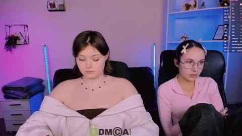 Snapshot of nikol_kitt chatting on 11/16/25, 08:03 Little Niko Help me reach my goals online show from 11/16/25, 08:03