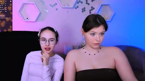 Snapshot of nikol_kitt chatting on 11/30/25, 08:02 Little Niko Help me reach my goals online show from 11/30/25, 08:02