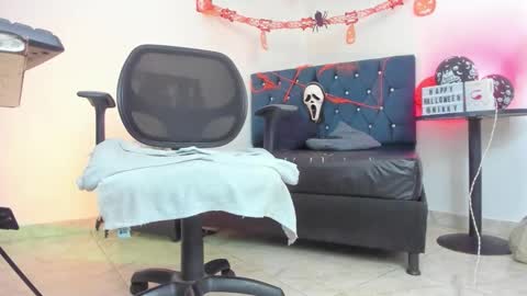 Snapshot of nikol_twink chatting on 10/31/25, 02:29 Nicol online show from 10/31/25, 02:29