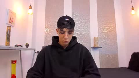    online show from 11/03/25, 04:14