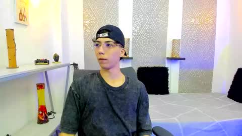    online show from 11/10/25, 04:33